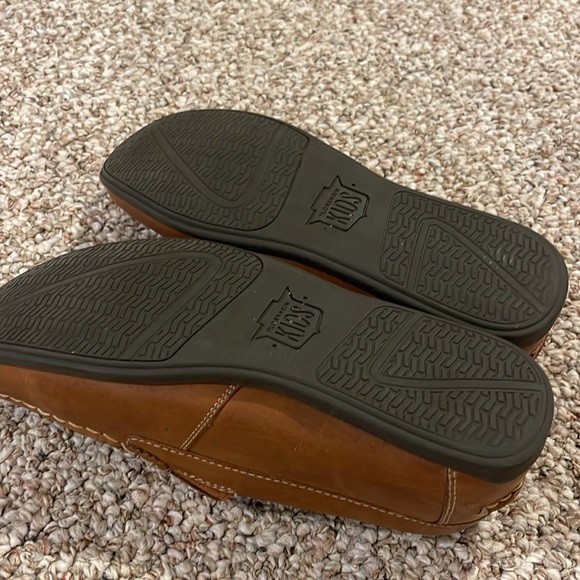 Boys Florsheim shoes- worn twice.
Like new condition. Size 7 - Picture 3 of 5